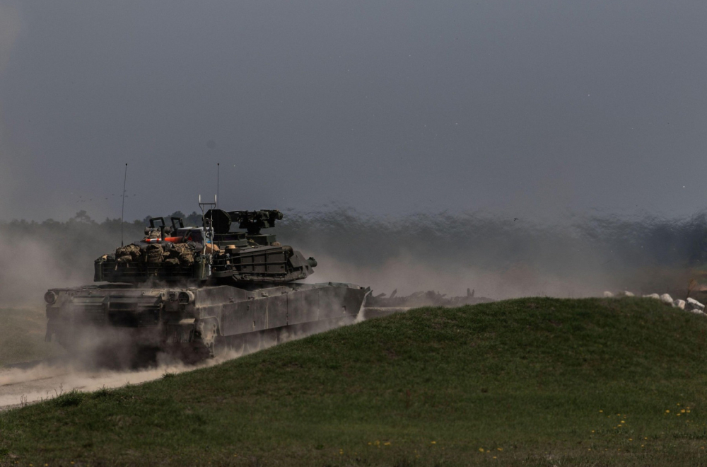 Rusi "nagazili" na smrt: Transporteri dignuti u vazduh VIDEO