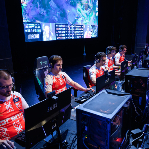 Crvena zvezda Esports predstavlja novi dres u saradnji sa Sport Visionom i Umbrom