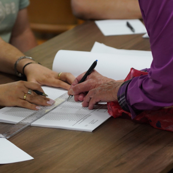 Bursać na N1 priznao: SNS je u pravu, "kol centri" su jedna legitimna i sasvim normalna stvar VIDEO