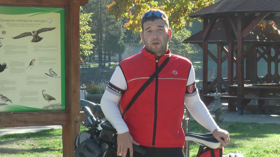 Mladi Čačanin na biciklu prešao desetine hiljada kilometara: Slavi dan kada je jedva izbegao provaliju FOTO