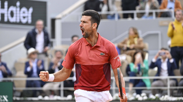 Neuništivi Novak – s jednim kolenom opet preokrenuo u V setova!