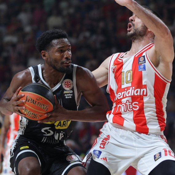 Zvezda ostala sa osam igrača  – Partizan ne može da se primakne
