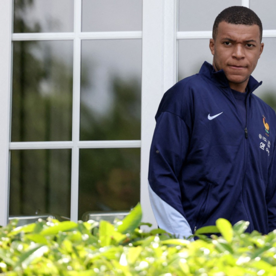 Mbape odabrao broj i ispoštovao Modrića