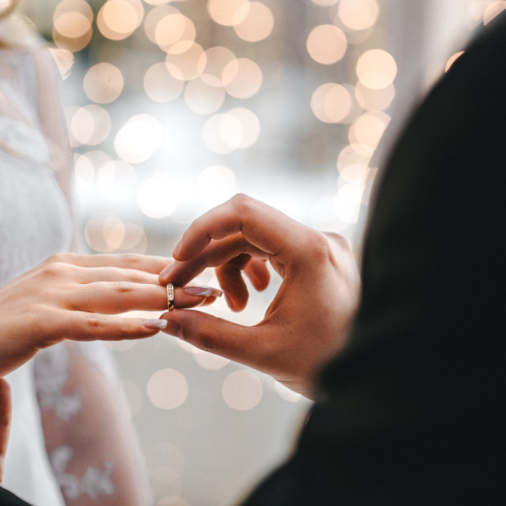 Da li se svadbe prave da bi se zaradio novac? ANKETA
