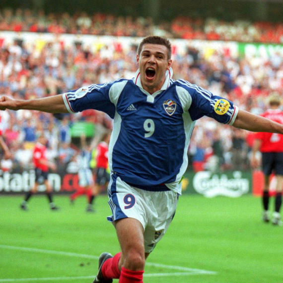 2000 – Zlatom obeležen šampionat: Miloševićevom kopačkom i golom "trikolora"