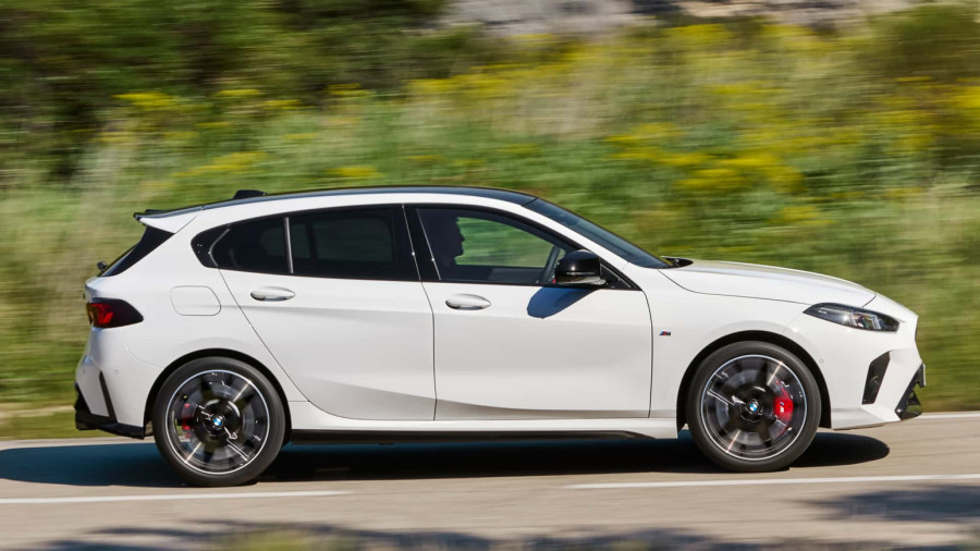 Skoro pa nov model: BMW predstavio restilizovanu Seriju 1, poznata i cena FOTO