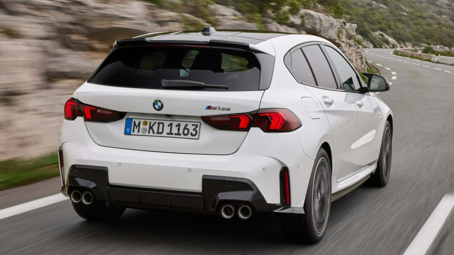 Skoro pa nov model: BMW predstavio restilizovanu Seriju 1, poznata i cena FOTO