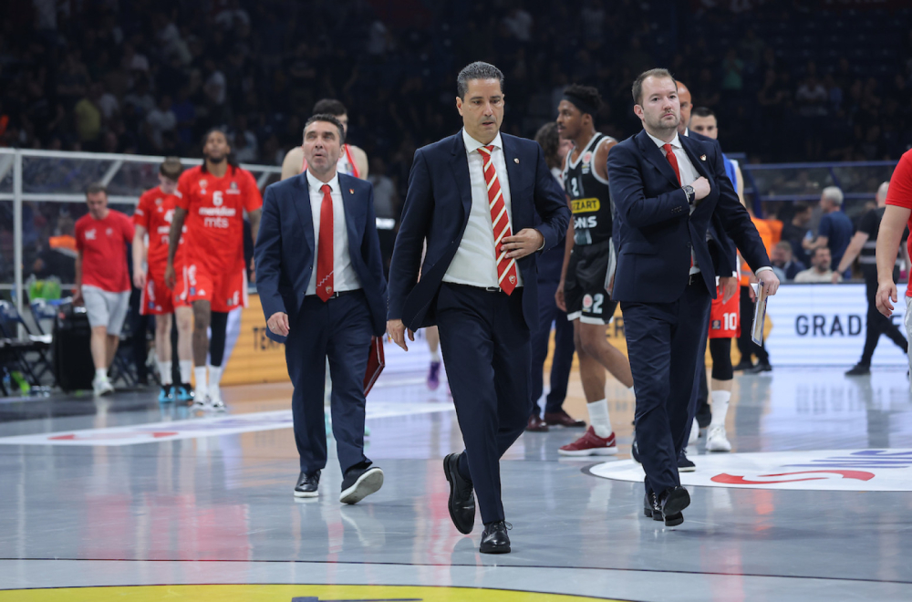 "Grobari" vređali, igrači Zvezde otišli u svlačionicu VIDEO