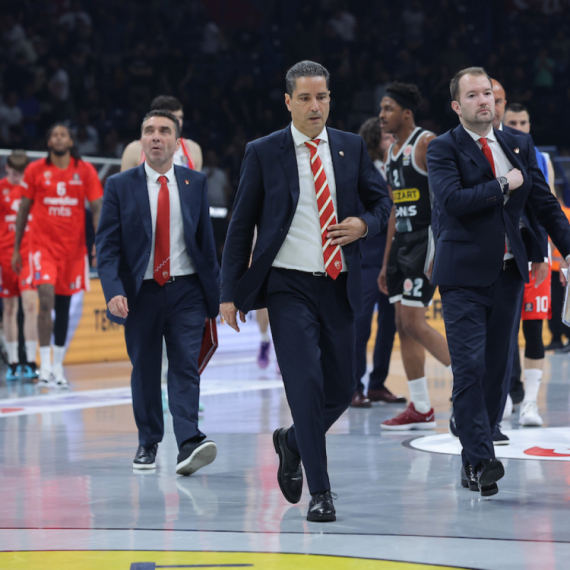 "Grobari" vređali, igrači Zvezde otišli u svlačionicu VIDEO