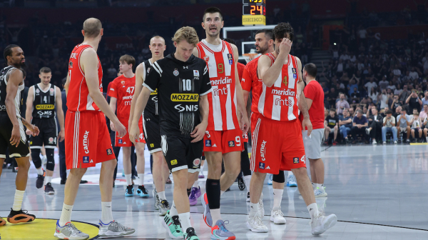 Večiti derbi prekinut – evo kada će biti nastavljen!