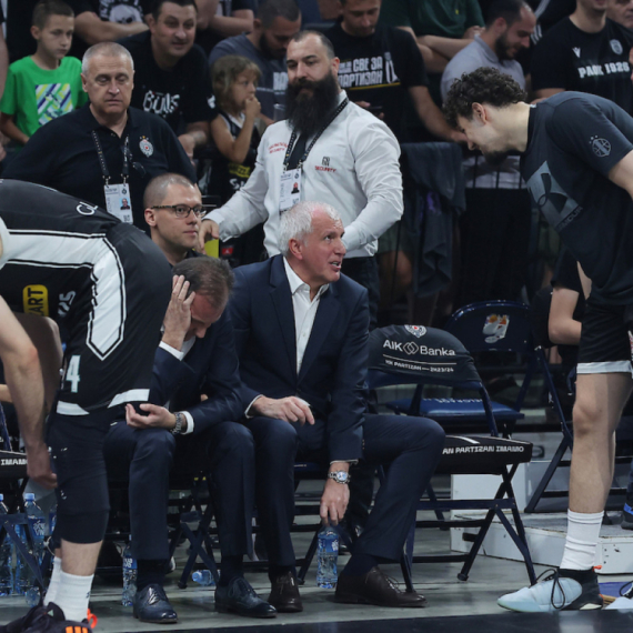 Partizan se prvi oglasio posle prekida FOTO