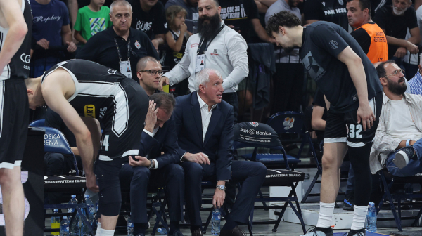 Partizan se prvi oglasio posle prekida FOTO