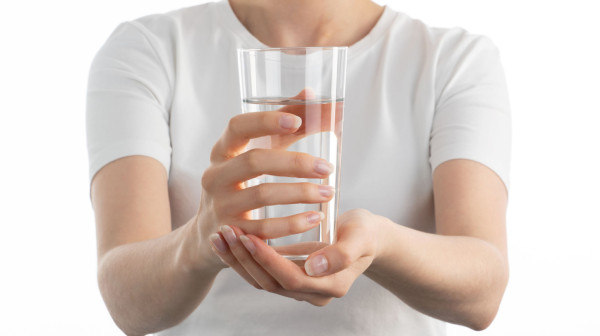 Dokazano pomaže: Kako pijenje vode utiče na hormone stresa