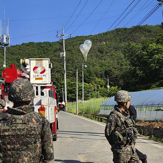 Tenzije rastu: Poslali plastične balone – u njima je poruka