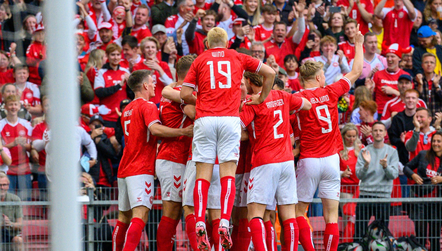 Neće biti lako Srbiji: Danci u euforiji – čvrsta sredina, brutalan napad, ali i njih muči odbrana