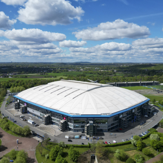 Srbija i Engleska igraju na stadionu koji se napaja pivom