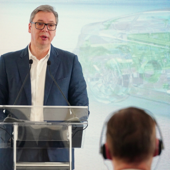 Vučić na predstavljanju novog kineskog brzog voza