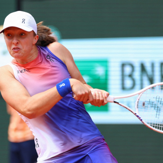 Nezadrživa Švjontek, preko Gof do trećeg uzastopnog finala u Parizu