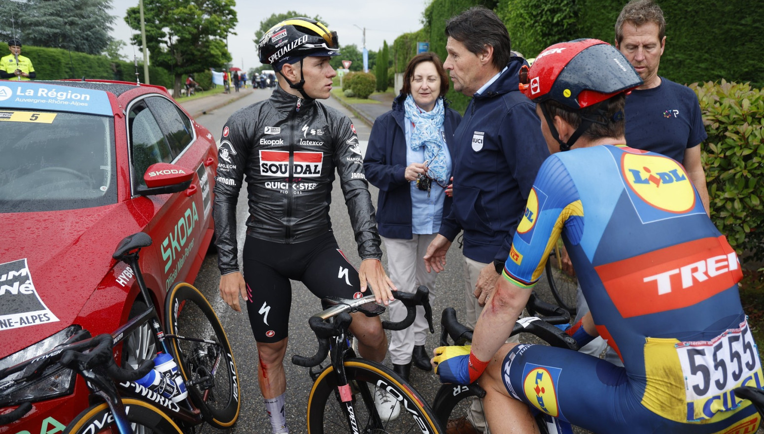 Masovan udes na Kriterijum de Dofine trci, povređeno oko 50 biciklista VIDEO