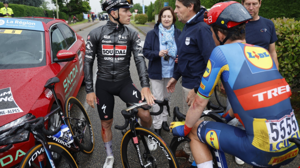 Masovan udes na Kriterijum de Dofine trci, povređeno oko 50 biciklista VIDEO