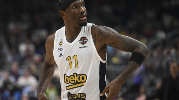 Hejs Dejvis blistao, "brejk" Fenera protiv Efesa