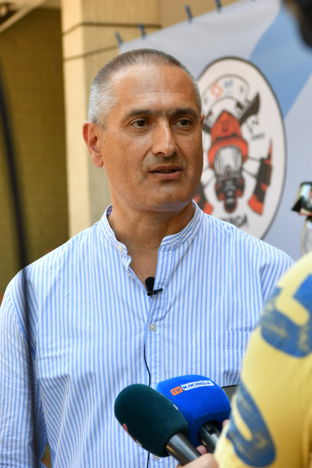 Povodom Međunarodnog dana vatrogasaca: NIS organizovao izložbu i druženje dece sa vatrogasnom jedinicom FOTO