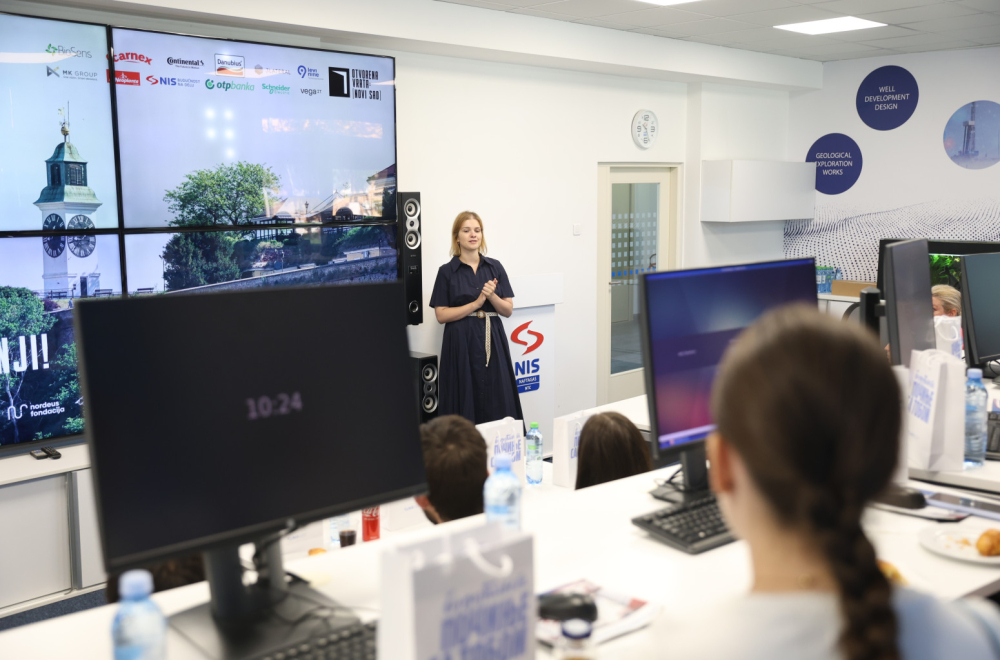 Đaci Tehničke škole "Pavle Savić" posetili Naučno-tehnološki centar NIS-a FOTO