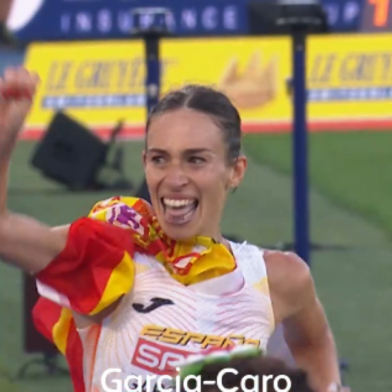 Prerano slavila i ostala bez medalje dva metra pre cilja VIDEO