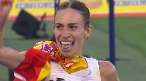 Prerano slavila i ostala bez medalje dva metra pre cilja VIDEO