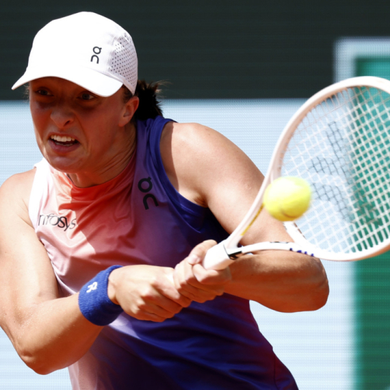 Sat vremena, dovoljno je – Švjontek je kraljica Pariza!