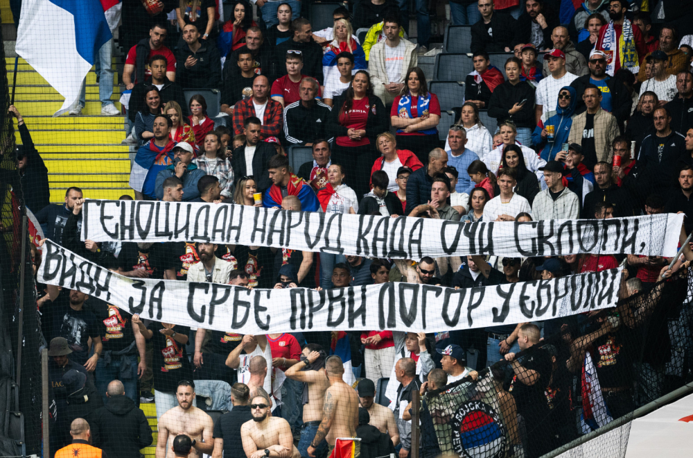 Jaka poruka navijača Srbije u Stokholmu FOTO