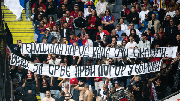 Jaka poruka navijača Srbije u Stokholmu FOTO