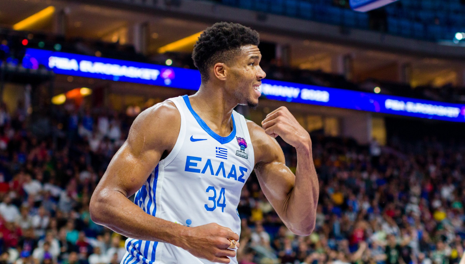 Janis predvodi Grke do Pariza