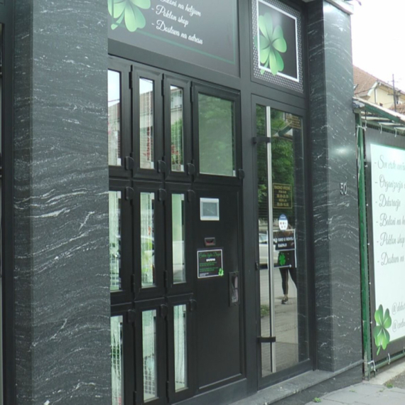 "Izvinite što vas budim u dva ujutru, ali hitno mi treba...": Ovo spašava brakove i muževe FOTO