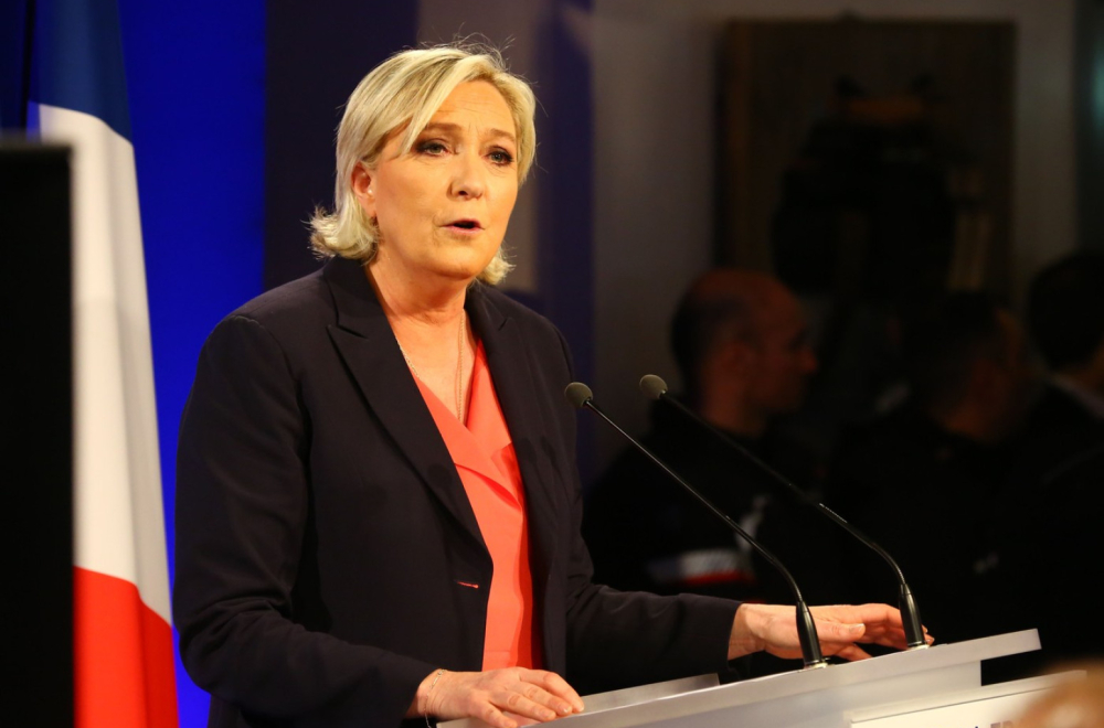 Francuska vlada na klimavim nogama; Marin Le Pen traži da premijer ispuni zahteve njene stranke