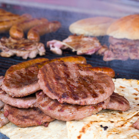 Kuvar otkrio najveću grešku kod roštiljanja: Ovaj alat uništava meso