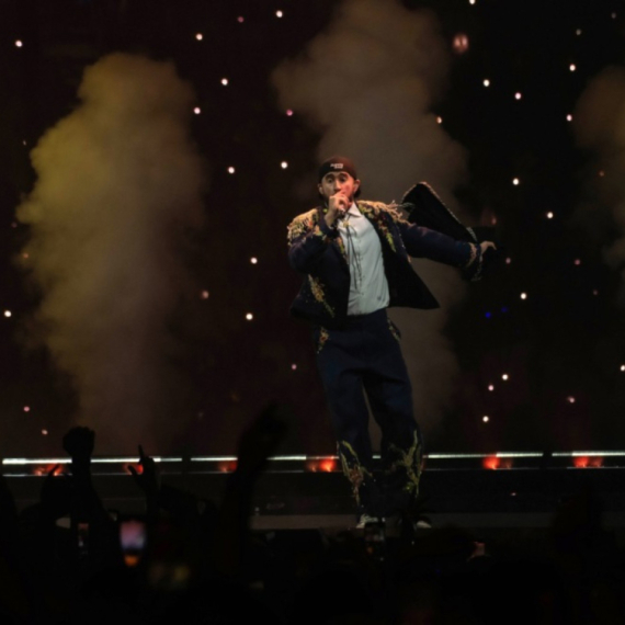 Plesačica se zakačila na reperov intimni deo: Snimak "zapalio" društvene mreže VIDEO