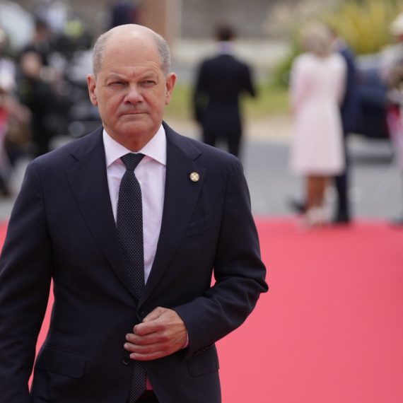 Jak udarac za kancelara; Vlada odbila raspisivanje izbora