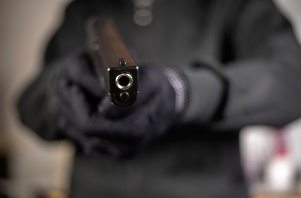 Sa pištoljem ušao u restoran i pretio bivšoj devojci: Određen pritvor osumnjičenom