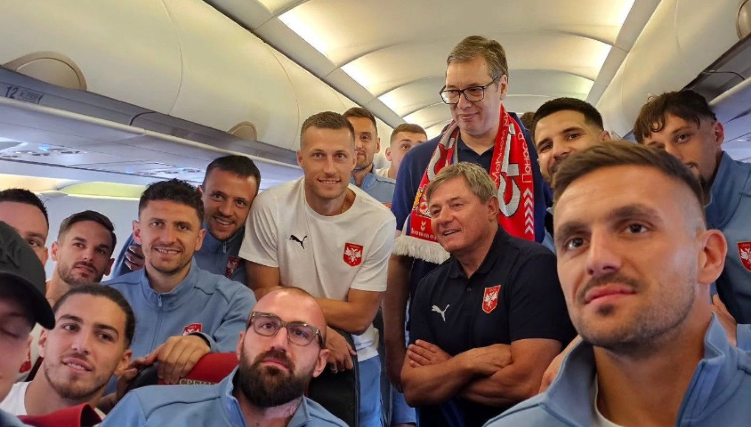 Predsednik Srbije poželeo "orlovima" sreću pred put u Nemačku VIDEO