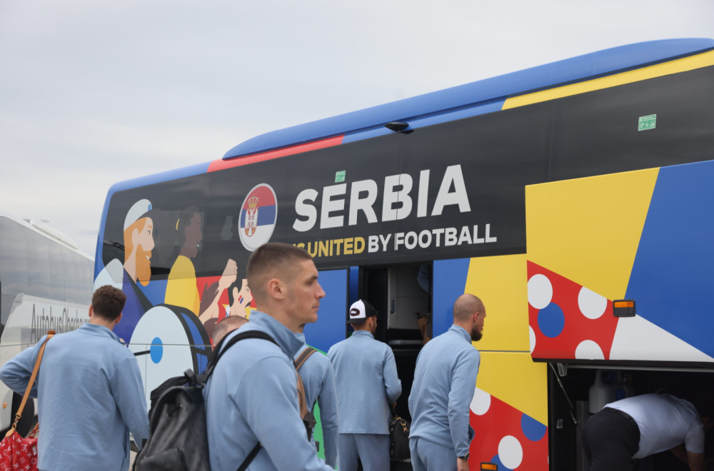 Snažna poruka na autobusu Srbije FOTO