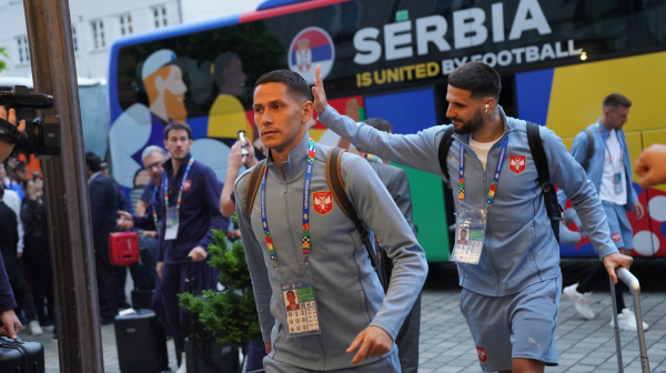 "Orlovi" u bazi – srpski navijači dočekali fudbalere u Augzburgu FOTO/VIDEO