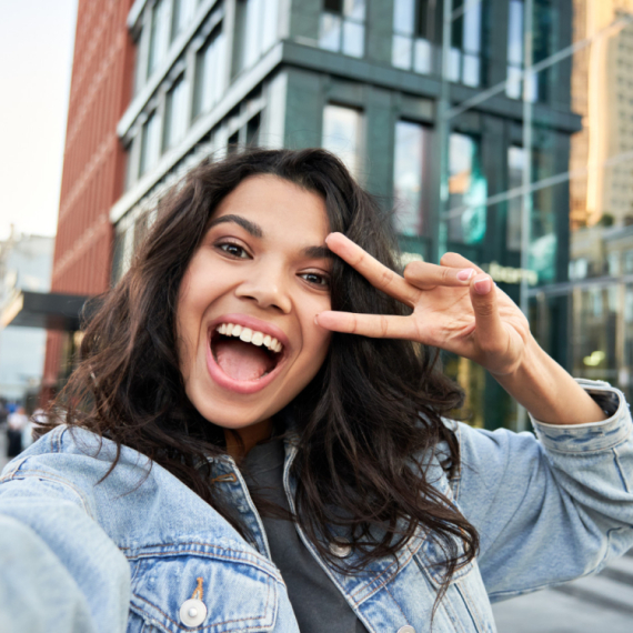 Imamo novi omiljeni modni dodatak – društvene mreže je preplavio VIDEO