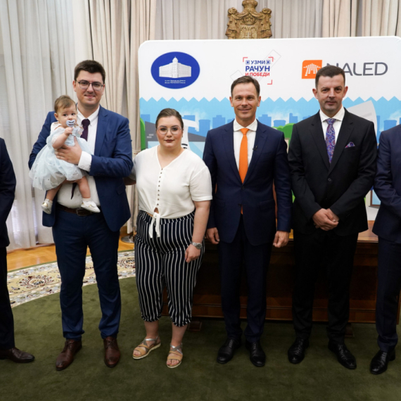 Mali uručio ključeve dobitnicima stanova u igri "Uzmi račun i pobedi"