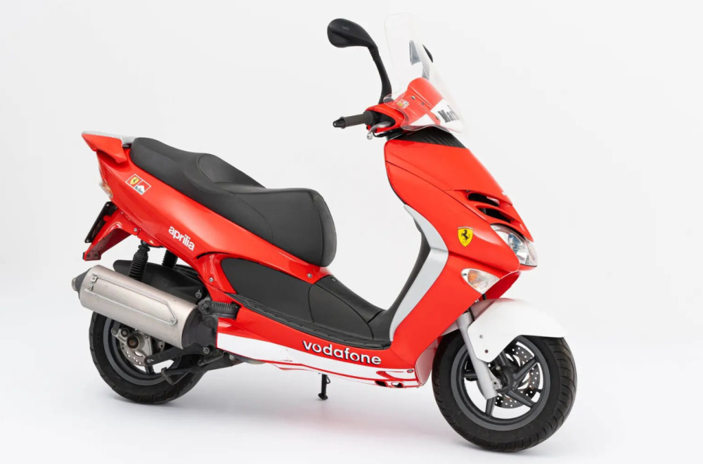 Prodat skuter koji je vozio Šumaher: Cena? Prava sitnica! FOTO