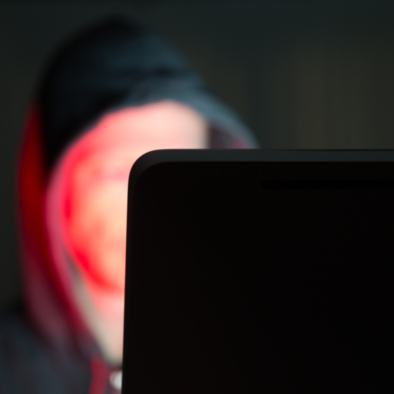 Otkrivena jeziva grupa seksualnih predatora: Razmenjivali fotografije devojčica, svojih majki i sestara