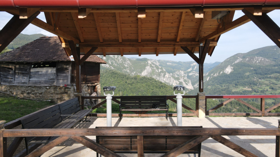 Nestvarno mesto na zapadu Srbije: Ovaj vidikovac posećuju turisti iz celog sveta FOTO