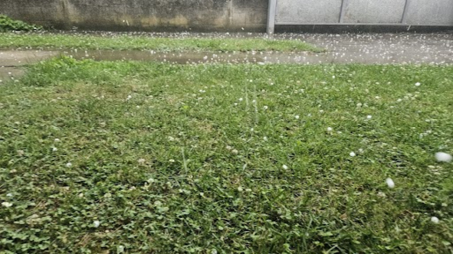 Superćelijska oluja vršlja Srbijom: Odjednom se smračilo; Padale ledene kugle FOTO/VIDEO