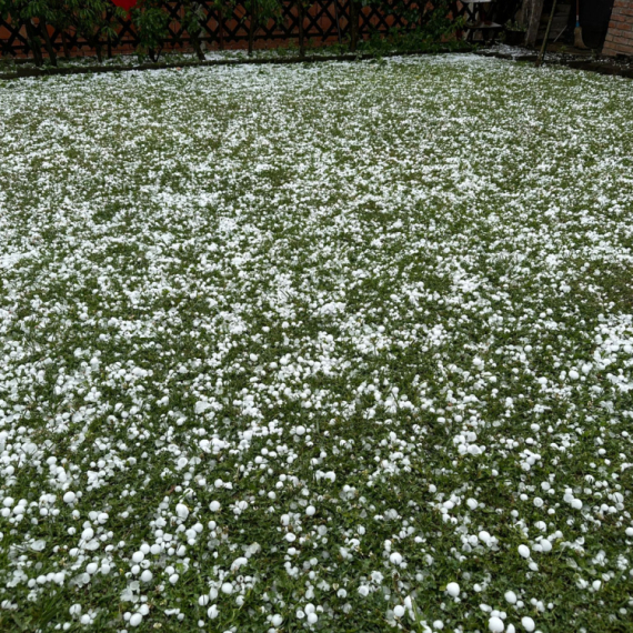 Tuče grad: Jako nevreme u Srbiji VIDEO