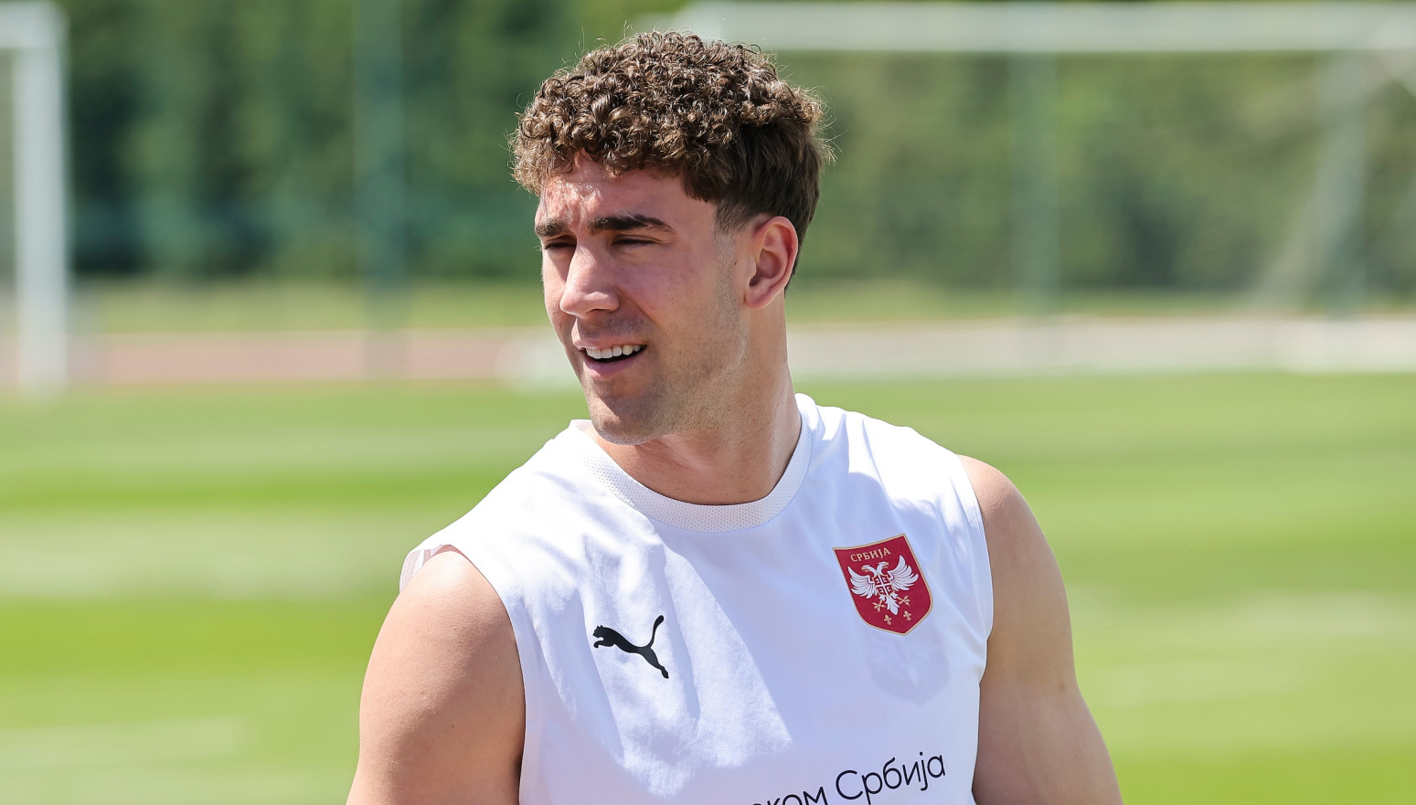 Emotivan susret: Devojčica u dresu Partizana u Vlahovićevom naručju VIDEO